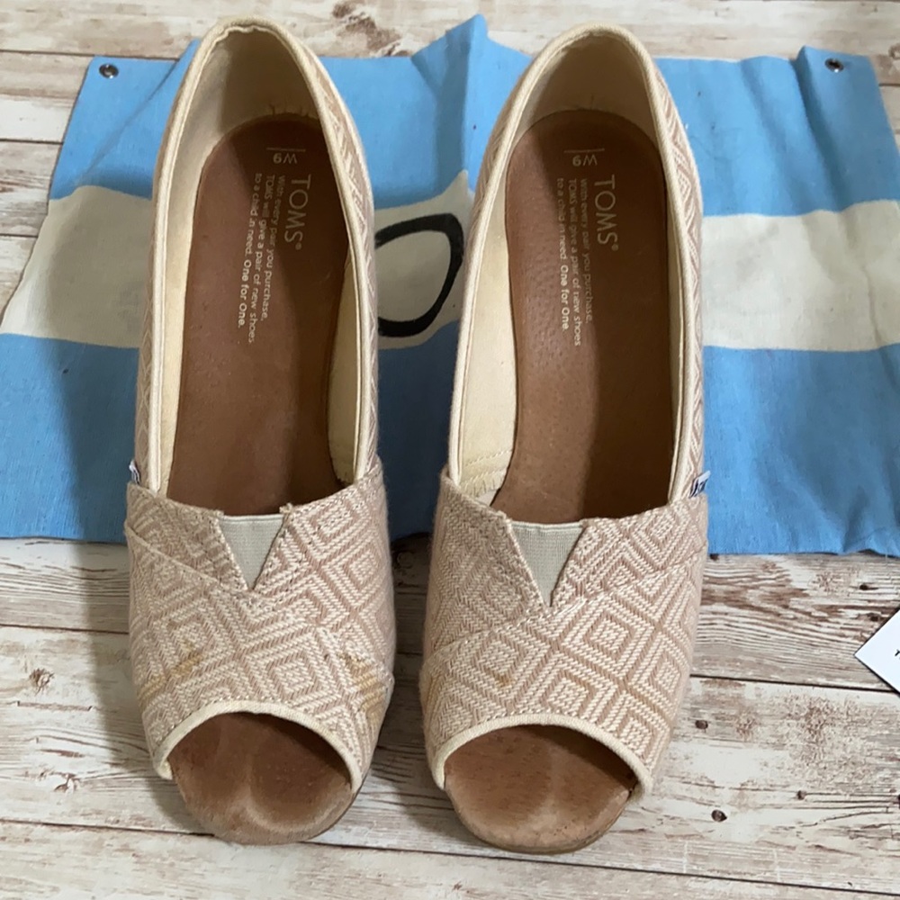 TOMS shoes